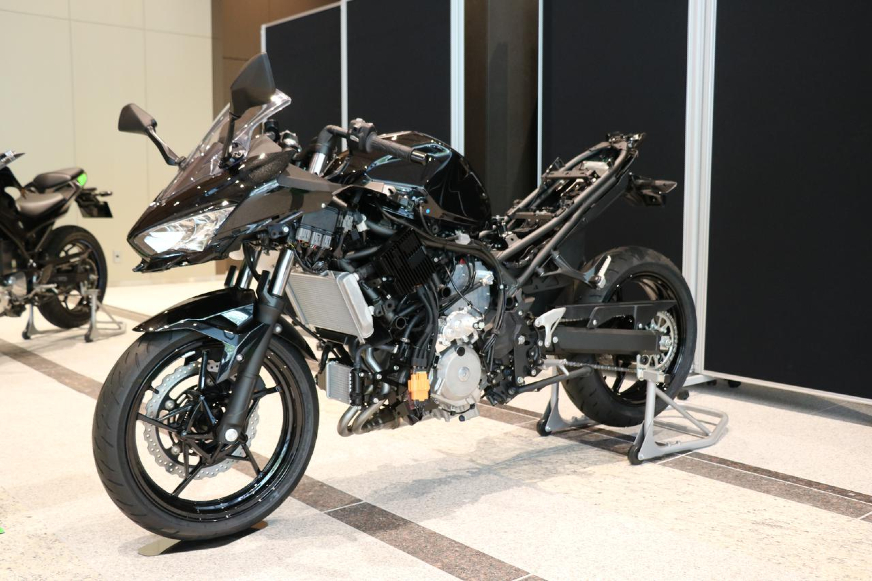 Kawasaki hybrid motorcycle prototype unveiled - Image 2